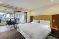 Four Points by Sheraton Medellin Hotel berhampiran Virgen San Isidro