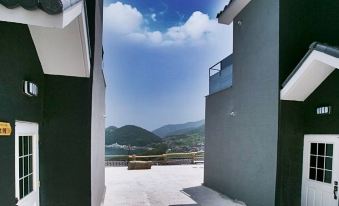 10. Namhae G..