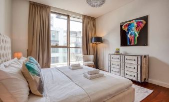 Captivating Apt in City Walk Pool View!