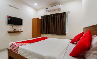 OYO 67022 Crescent Lodge - Housity