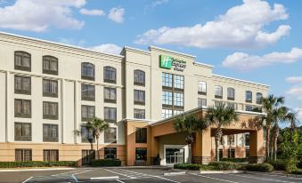 Holiday Inn Express & Suites Jacksonville SE- Med Ctr Area