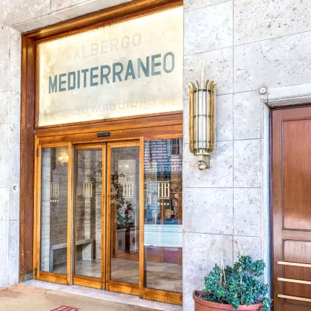 Bettoja Hotel Mediterraneo Отели рядом с достопримечательностью «Базилика Санта-Парасседе»