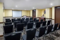 La Quinta Inn & Suites by Wyndham Oshawa Hotel a Oshawa