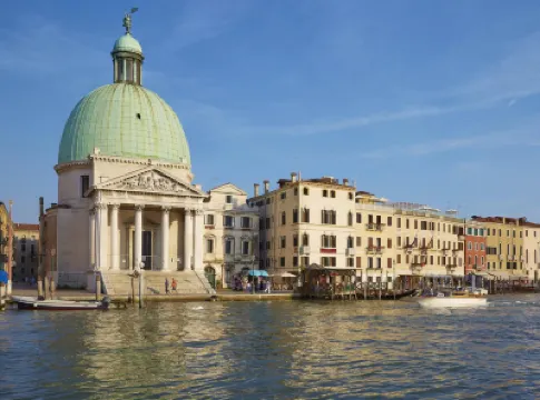 Hotel Antiche Figure Hotels near Venice Santa Lucia Station