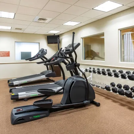 La Quinta Inn & Suites by Wyndham Islip - MacArthur Airport