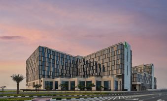 Holiday Inn Dubai Al-Maktoum Airport