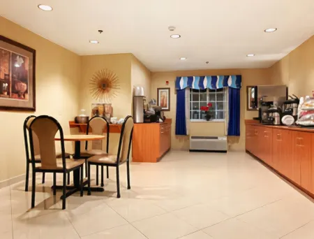 Microtel Inn & Suites by Wyndham Kingsland Naval Base I-95