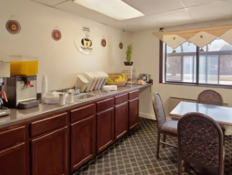 Super 8 by Wyndham Champaign