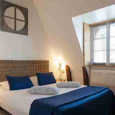 Hôtel-Restaurant-Chambre Insolite Spa - Le XII de Luynes Rooms