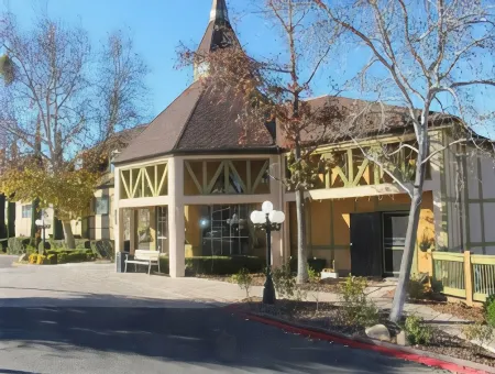 Vinland Hotel and Lounge Отели рядом с достопримечательностью «Санта Йнез Вэлли»