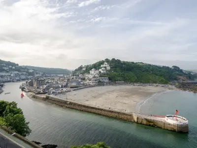 Rock Towers Hotels near Looe