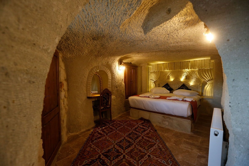 Nar Cave House