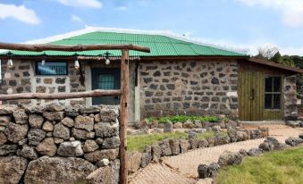 Jeju Dokchae Pension Doldam House (Batdam Branch)