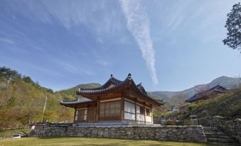 Wanju Hanok Pension Hyurim