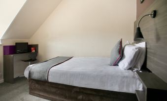 The Breadalbane Arms Room Only Hotel