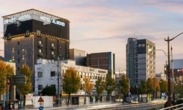 5. 아몬드호텔 (A..