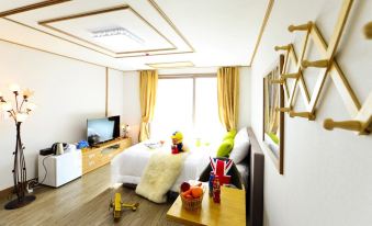 Muan Long Beach Resort