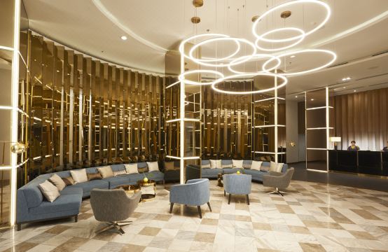 더 쿼터 랏프라우 수영장