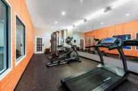 La Quinta Inn & Suites by Wyndham Orange - Fitnessstudio