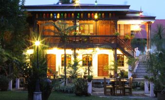 Sulyap Bed & Breakfast – Casa de Alitagtag Boutique Hotel - Housity
