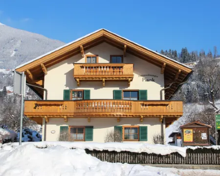 Plank Hotels in Stumm