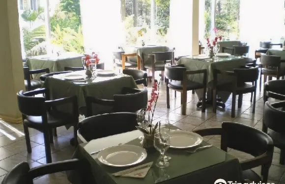 隆德里納海港酒店