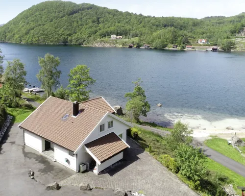 Naudøyna Hotels in Lyngdal