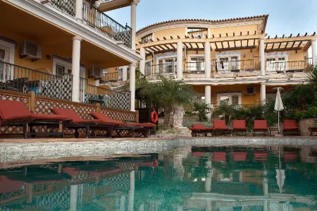 Charming Residence & Guest House Dom Manuel I Adults Only Отели рядом с достопримечательностью «Ponta da Piedade Lighthouse»