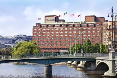 Sheraton Stockholm Hotel Отели рядом с достопримечательностью «Vesslan skulptur»