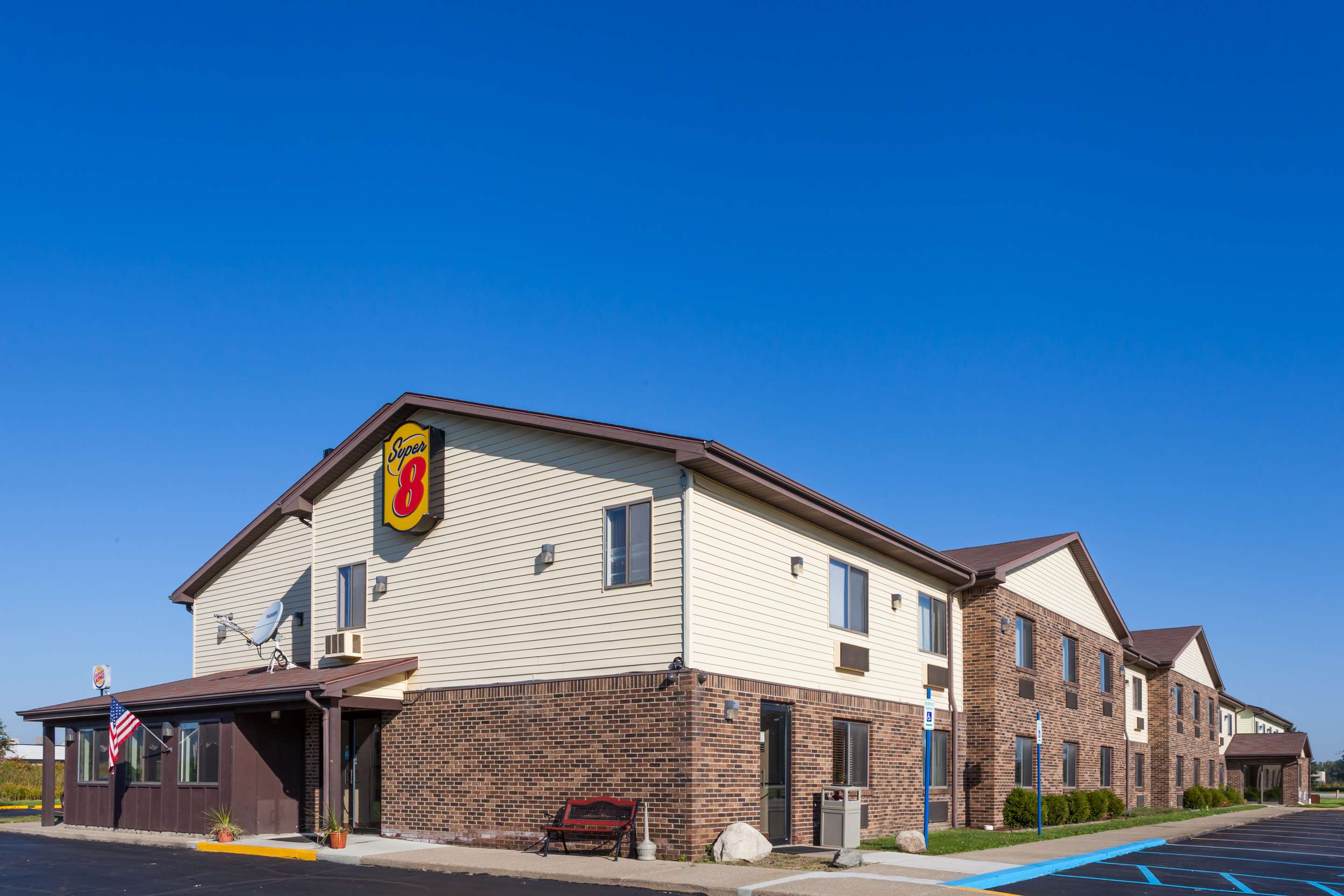 Super 8 by Wyndham Imlay City