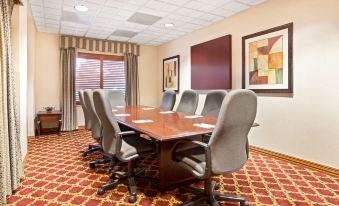 Holiday Inn Express & Suites Arlington North – Stadium Area