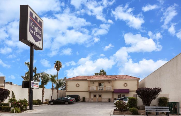 Howard Johnson by Wyndham Bakersfield