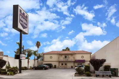 Howard Johnson by Wyndham Bakersfield Albertsons 주변 호텔