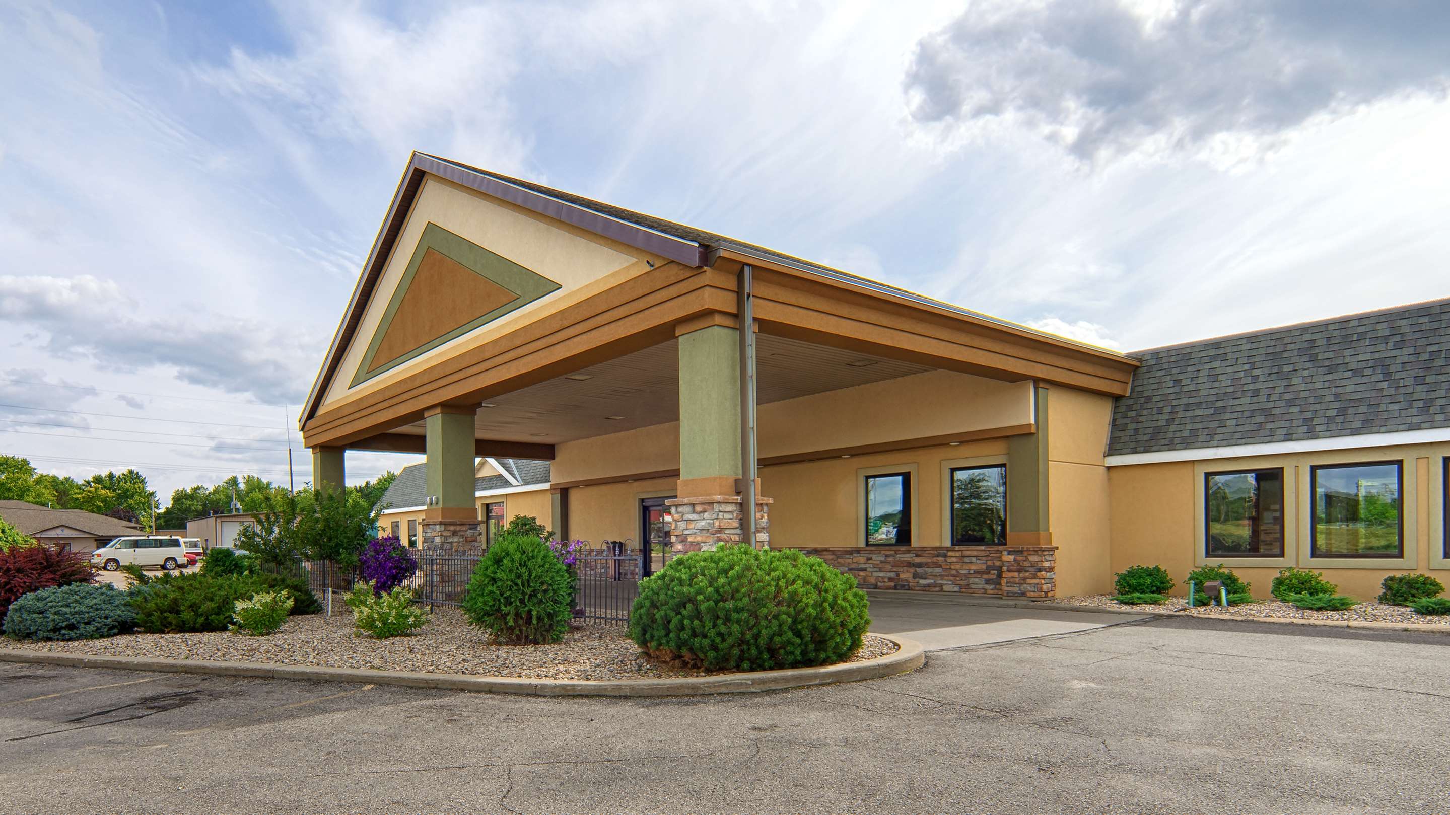 Norwood Inn & Suites Mankato