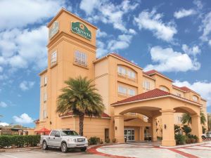 La Quinta Inn & Suites by Wyndham Houston Bush Intl Airpt E