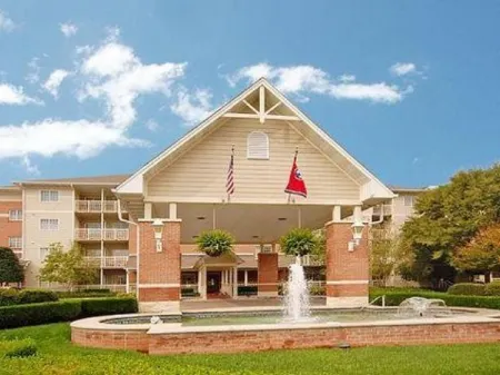 LeConte Hotel & Convention Center, Ascend Hotel Collection Отели рядом с достопримечательностью «Brian Hoffman's Remembering Red - A Tribute to Red Skelton»