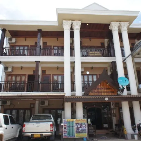 Domon Riverside Hotel Отели рядом с достопримечательностью «Храм Kang»