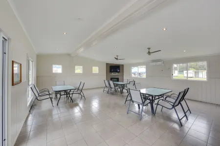 Discovery Parks - Eden Отели рядом с достопримечательностью «Cat Balou Cruises»