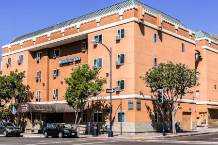 Comfort Inn Gaslamp Convention Center Отели рядом с достопримечательностью «REV»