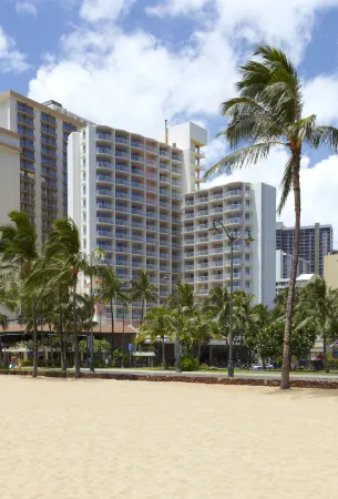 Park Shore Waikiki Отели рядом с достопримечательностью «Кугайо Бич Парк»