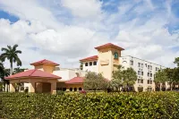 La Quinta Inn & Suites by Wyndham Ft Lauderdale Cypress Cr Hotel dekat Cypress Creek Station