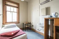 The Cambridge Hotel & Backpackers Hotels in 