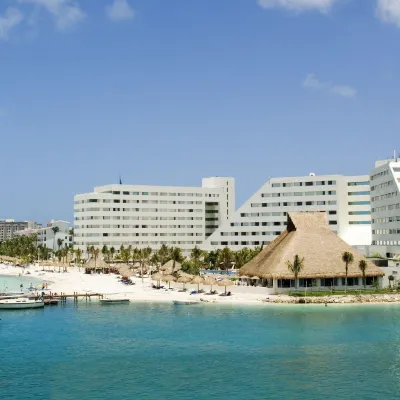 Grand Oasis Palm - All Inclusive Hotels near Cancun Bus Station