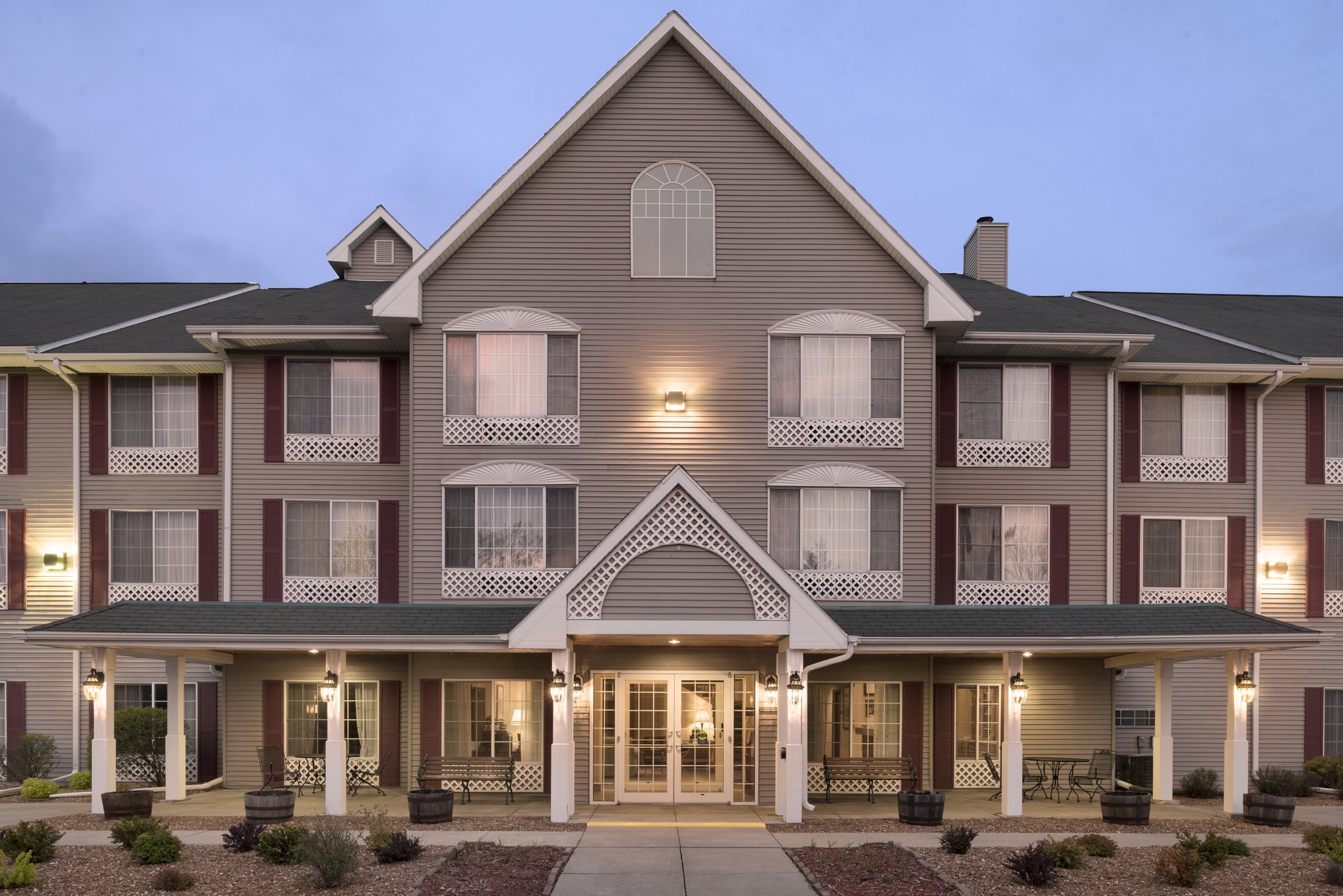 Country Inn & Suites by Radisson, West Bend, WI