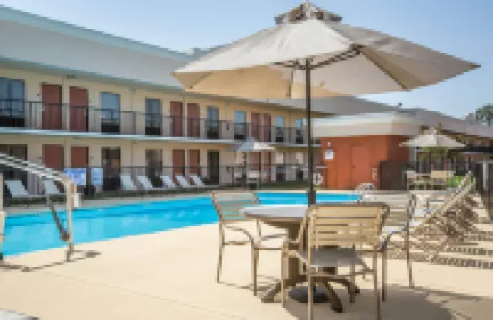 Quality Inn & Suites Greenville - Haywood Mall