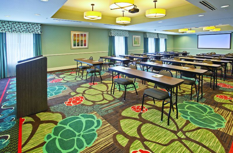 La Quinta Inn & Suites by Wyndham Columbus - Edinburgh photo 4