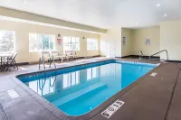 Red Lion Inn & Suites Blue Springs - Pools