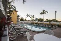 Quality Inn & Suites Airport - Cruise Port Hollywood - Rooftop Pools