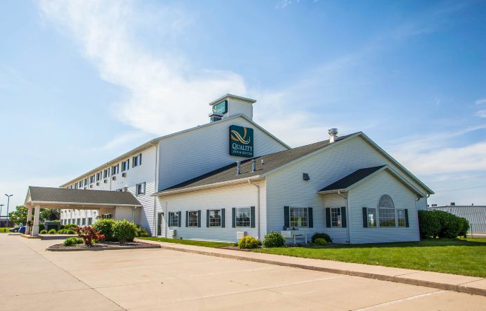 Quality Inn & Suites Eldridge Davenport North