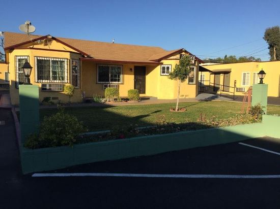 Deluxe Motel